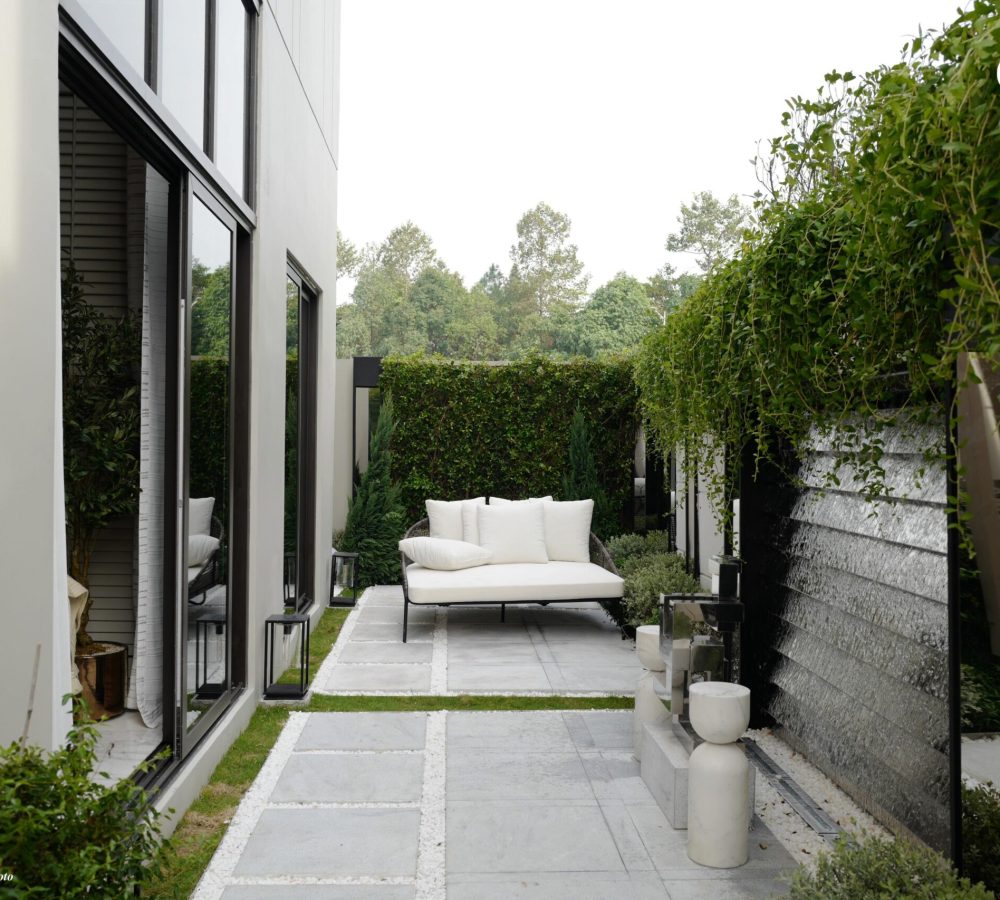 Semi-D Courtyard 1